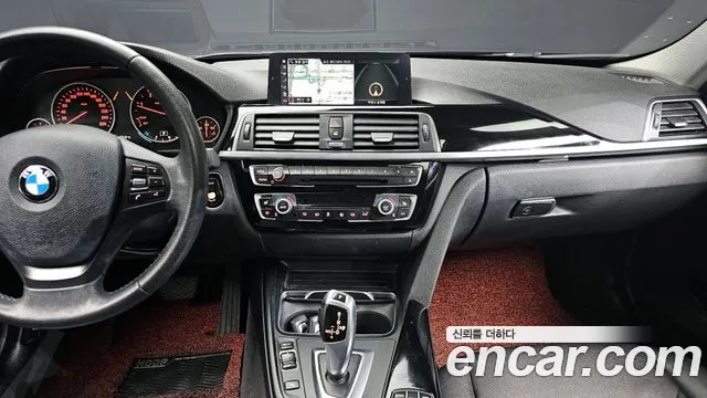 BMW 3-Series 2018 — фото 13