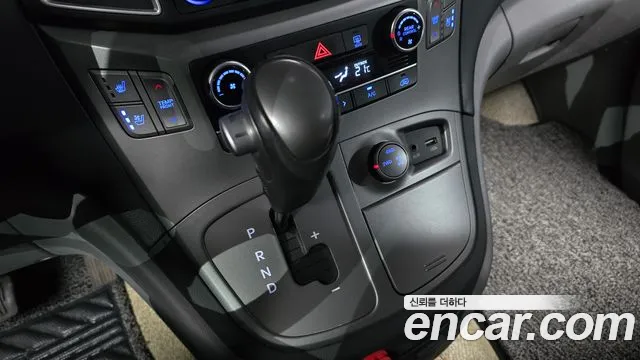 Hyundai Starex 2019 — фото 12