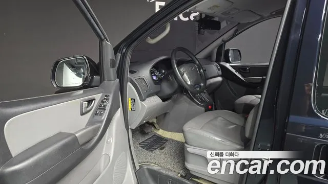 Hyundai Starex 2019 — фото 13