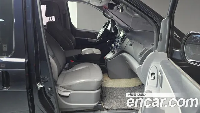 Hyundai Starex 2019 — фото 17