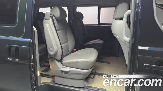 Hyundai Starex 2019 — фото 18