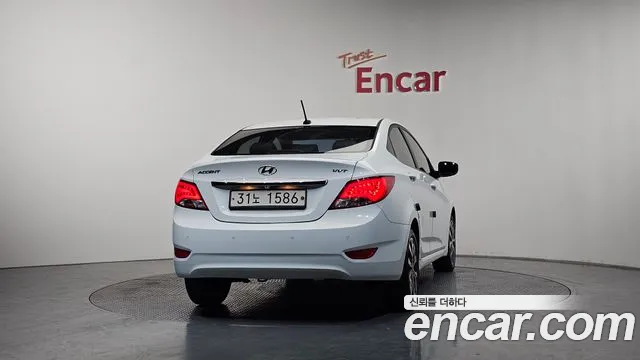 Hyundai Accent 2015 — фото 4