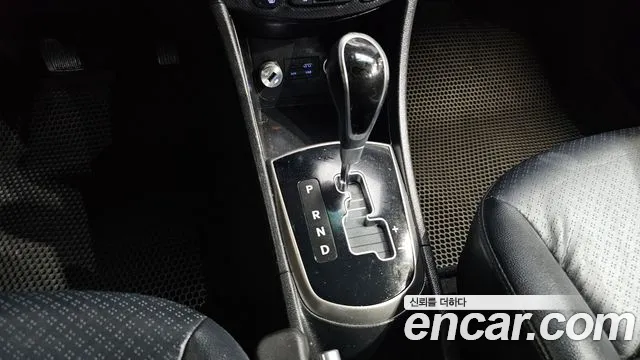Hyundai Accent 2015 — фото 9