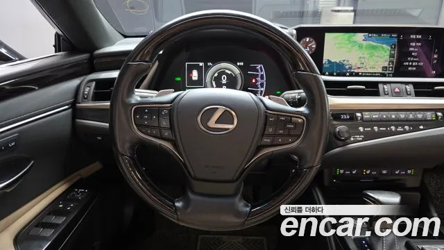 Lexus ES 2019 — фото 13