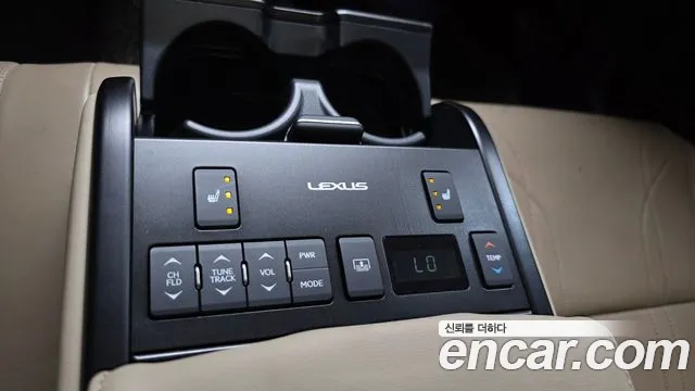 Lexus ES 2019 — фото 18