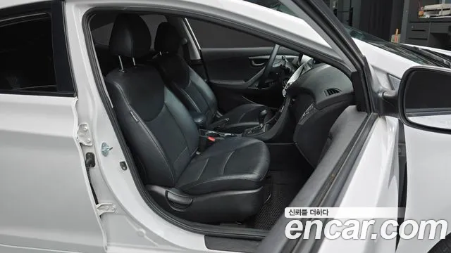 Hyundai AVANTE 2014 — фото 18