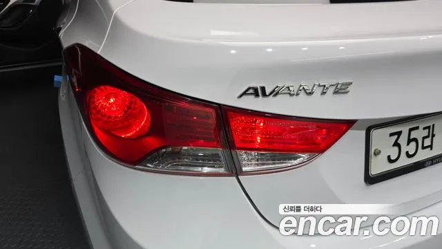 Hyundai AVANTE 2014 — фото 9