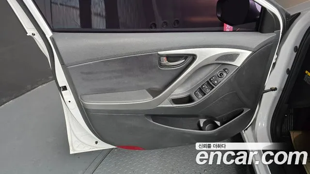 Hyundai AVANTE 2014 — фото 14