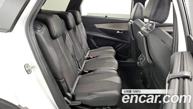 Peugeot 5008 2022 — фото 17