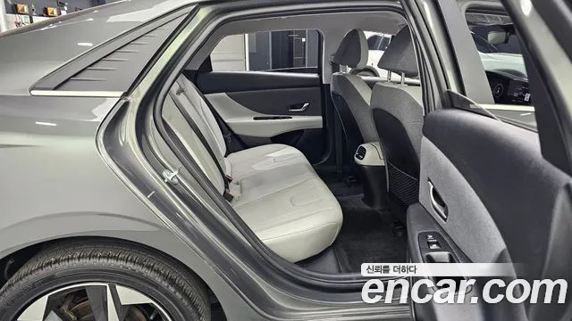 Hyundai AVANTE 2023 — фото 18