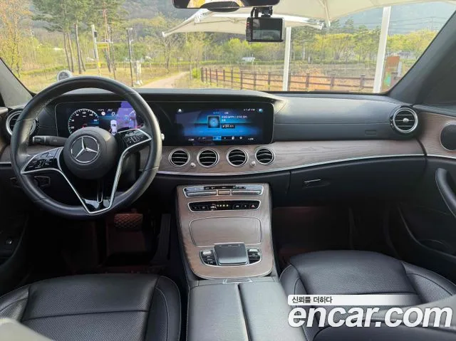 Mercedes-Benz E-Class 2023 — фото 7
