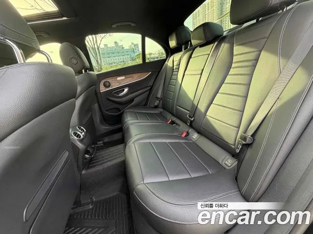 Mercedes-Benz E-Class 2023 — фото 11