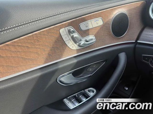 Mercedes-Benz E-Class 2023 — фото 14