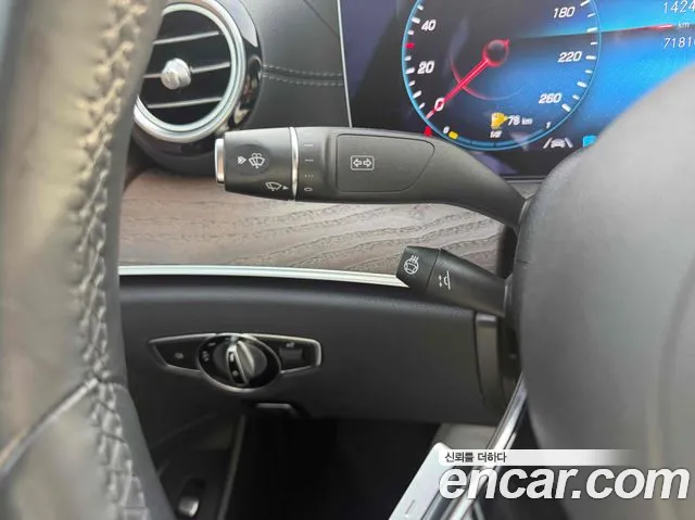 Mercedes-Benz E-Class 2023 — фото 15