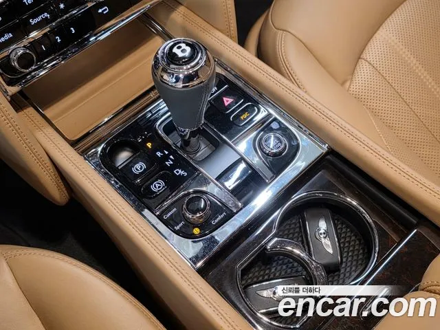 Bentley Mulsanne 2017 — фото 13