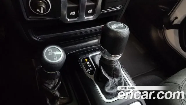Jeep Wrangler 2019 — фото 12