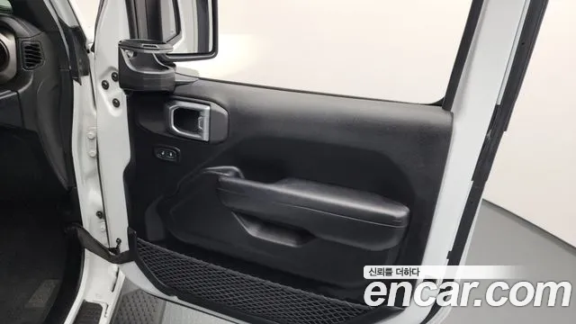 Jeep Wrangler 2019 — фото 15
