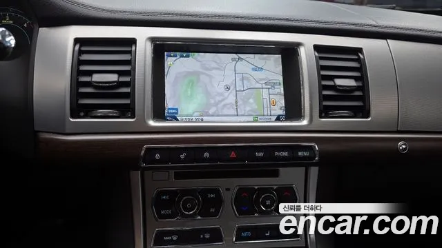 Jaguar XF 2014 — фото 16
