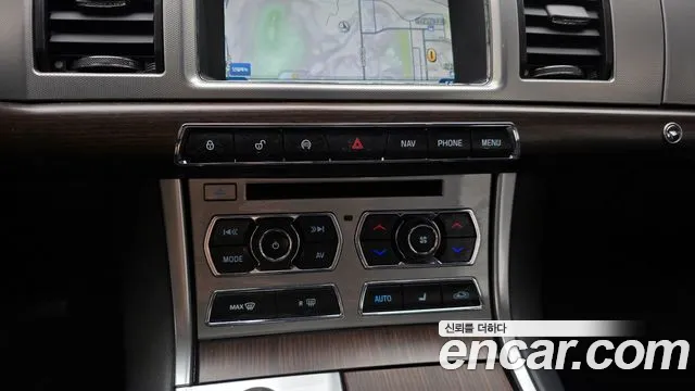 Jaguar XF 2014 — фото 18