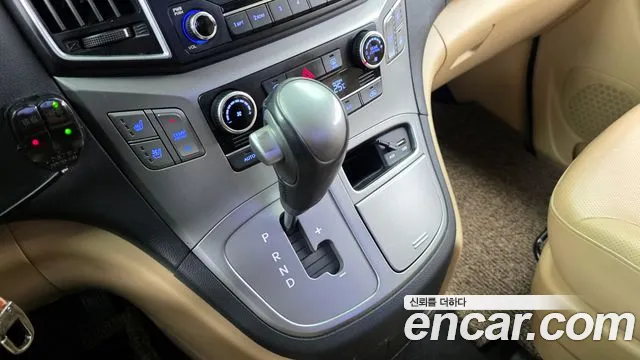 Hyundai Starex 2017 — фото 9