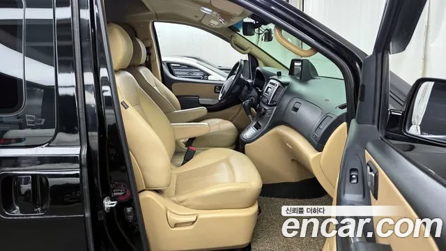 Hyundai Starex 2017 — фото 11