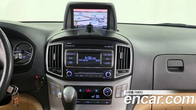 Hyundai Starex 2017 — фото 14