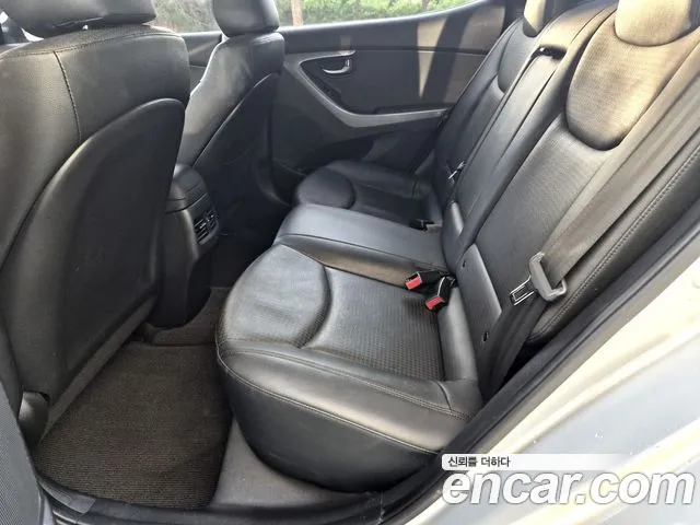 Hyundai AVANTE 2016 — фото 11