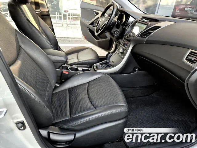 Hyundai AVANTE 2016 — фото 12