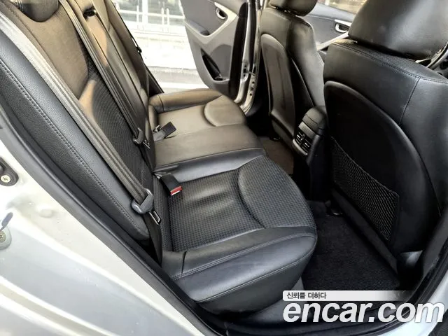 Hyundai AVANTE 2016 — фото 13