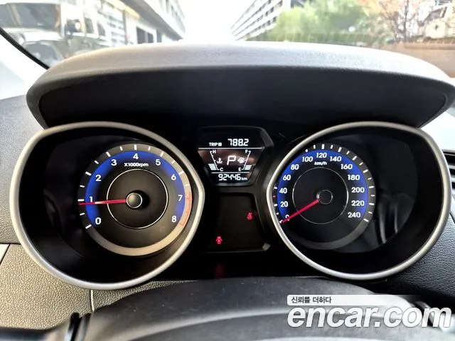 Hyundai AVANTE 2016 — фото 15