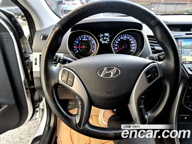 Hyundai AVANTE 2016 — фото 16