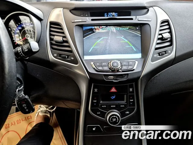 Hyundai AVANTE 2016 — фото 17