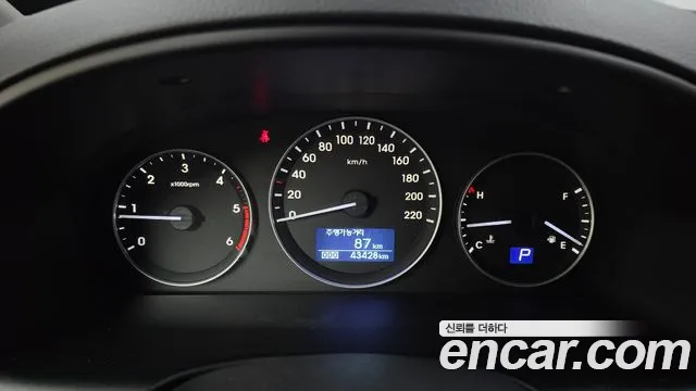 Hyundai Starex 2019 — фото 11