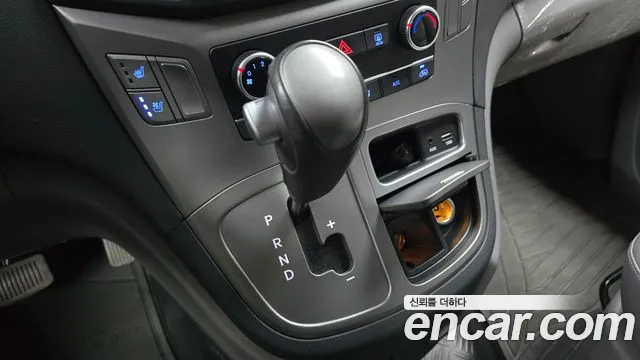 Hyundai Starex 2019 — фото 12