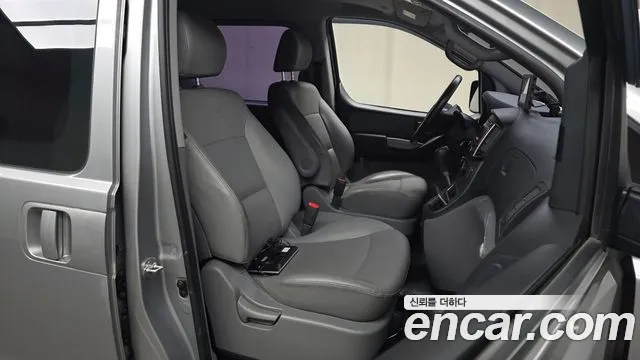 Hyundai Starex 2019 — фото 17