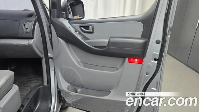 Hyundai Starex 2019 — фото 15