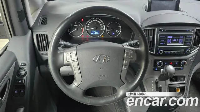 Hyundai Starex 2019 — фото 16
