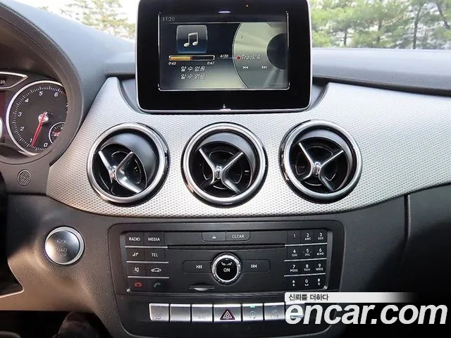Mercedes-Benz B-Class 2018 — фото 14