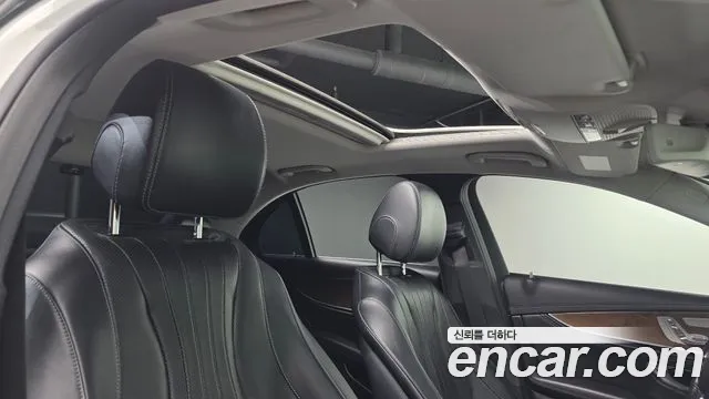 Mercedes-Benz E-Class 2019 — фото 17