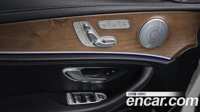 Mercedes-Benz E-Class 2019 — фото 19