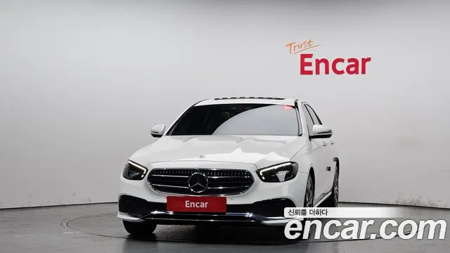 Mercedes-Benz E-Class 2022 — фото 3