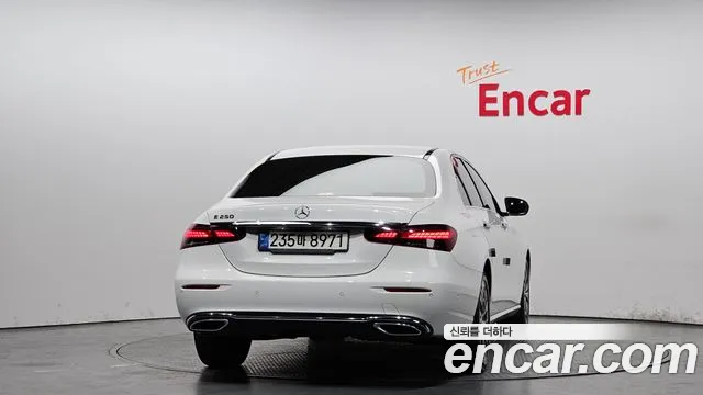 Mercedes-Benz E-Class 2022 — фото 4