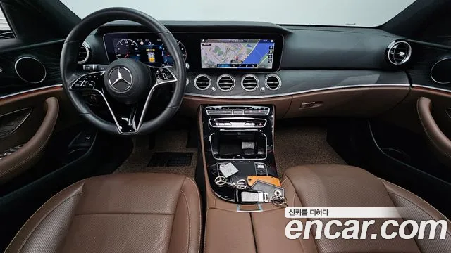 Mercedes-Benz E-Class 2022 — фото 10