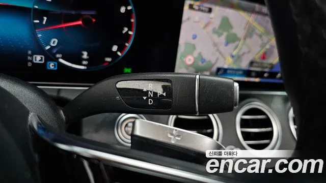 Mercedes-Benz E-Class 2022 — фото 12