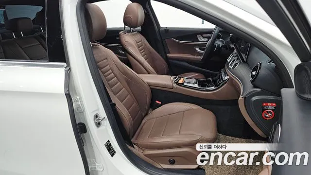 Mercedes-Benz E-Class 2022 — фото 17