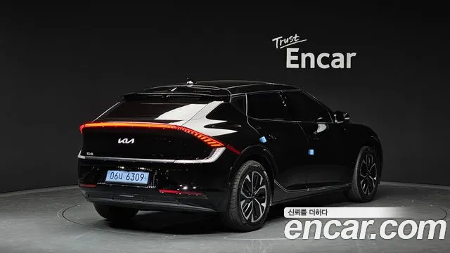 Kia EV6 2023 — фото 1