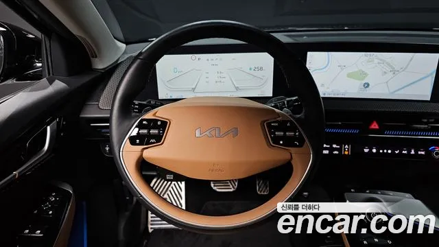 Kia EV6 2023 — фото 18