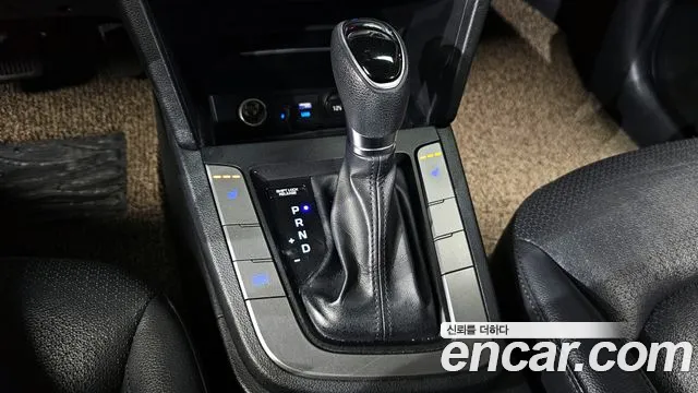 Hyundai AVANTE 2018 — фото 9