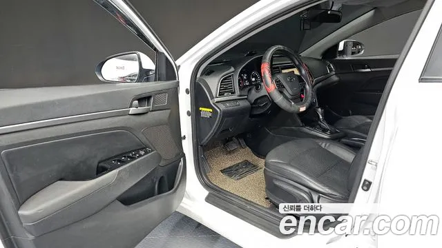 Hyundai AVANTE 2018 — фото 10