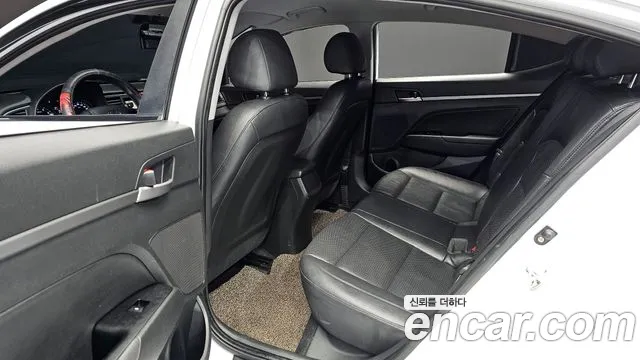 Hyundai AVANTE 2018 — фото 11